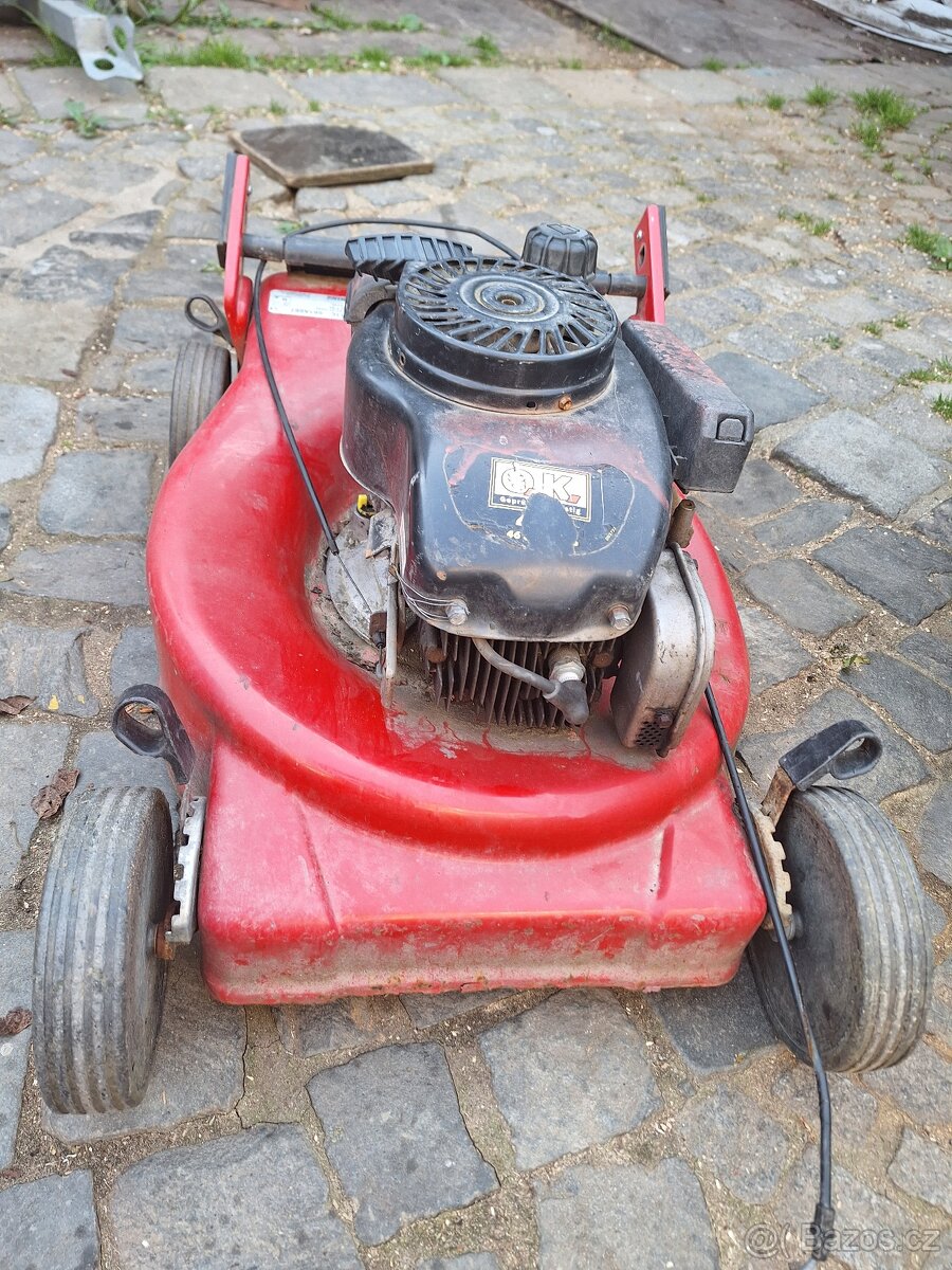 Zahradní sekačka MTD