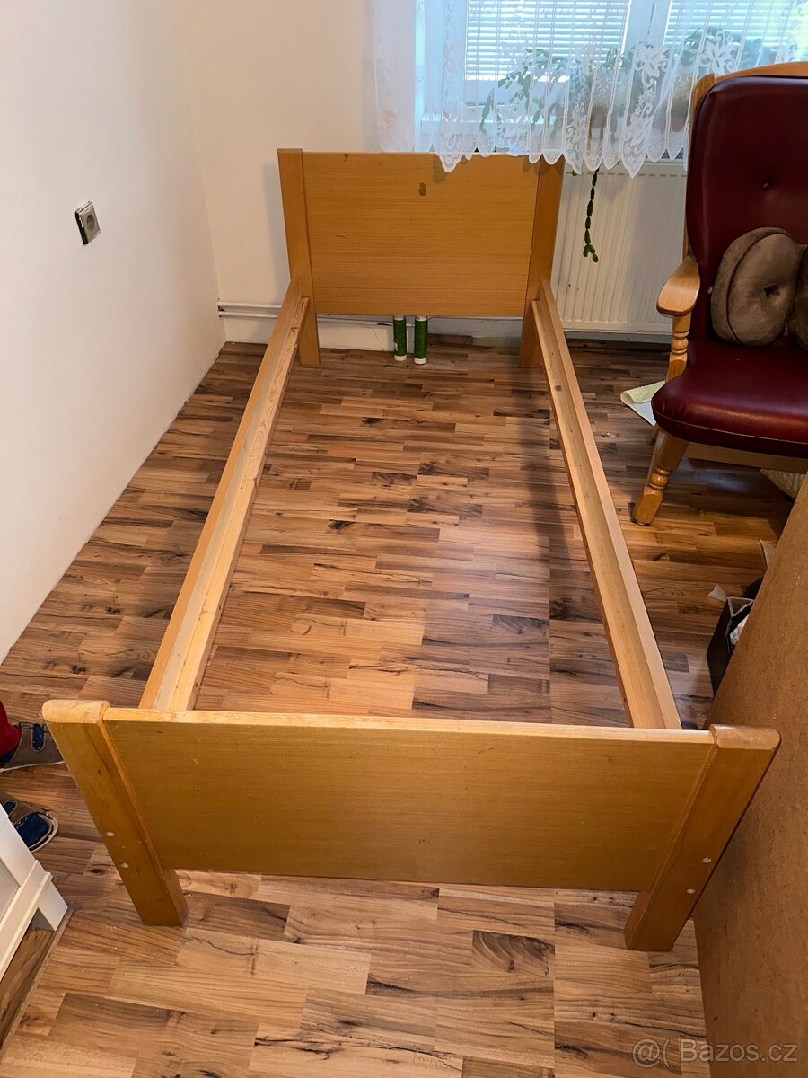 Rám postele s masivu