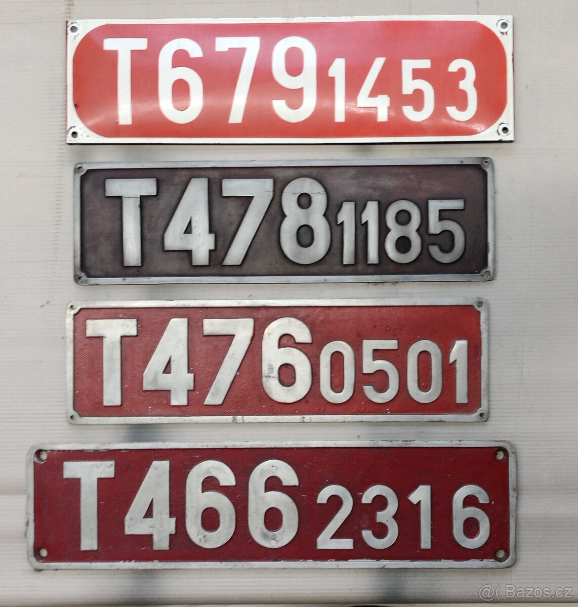 cedule ,štítky, čísla z lokomotiv