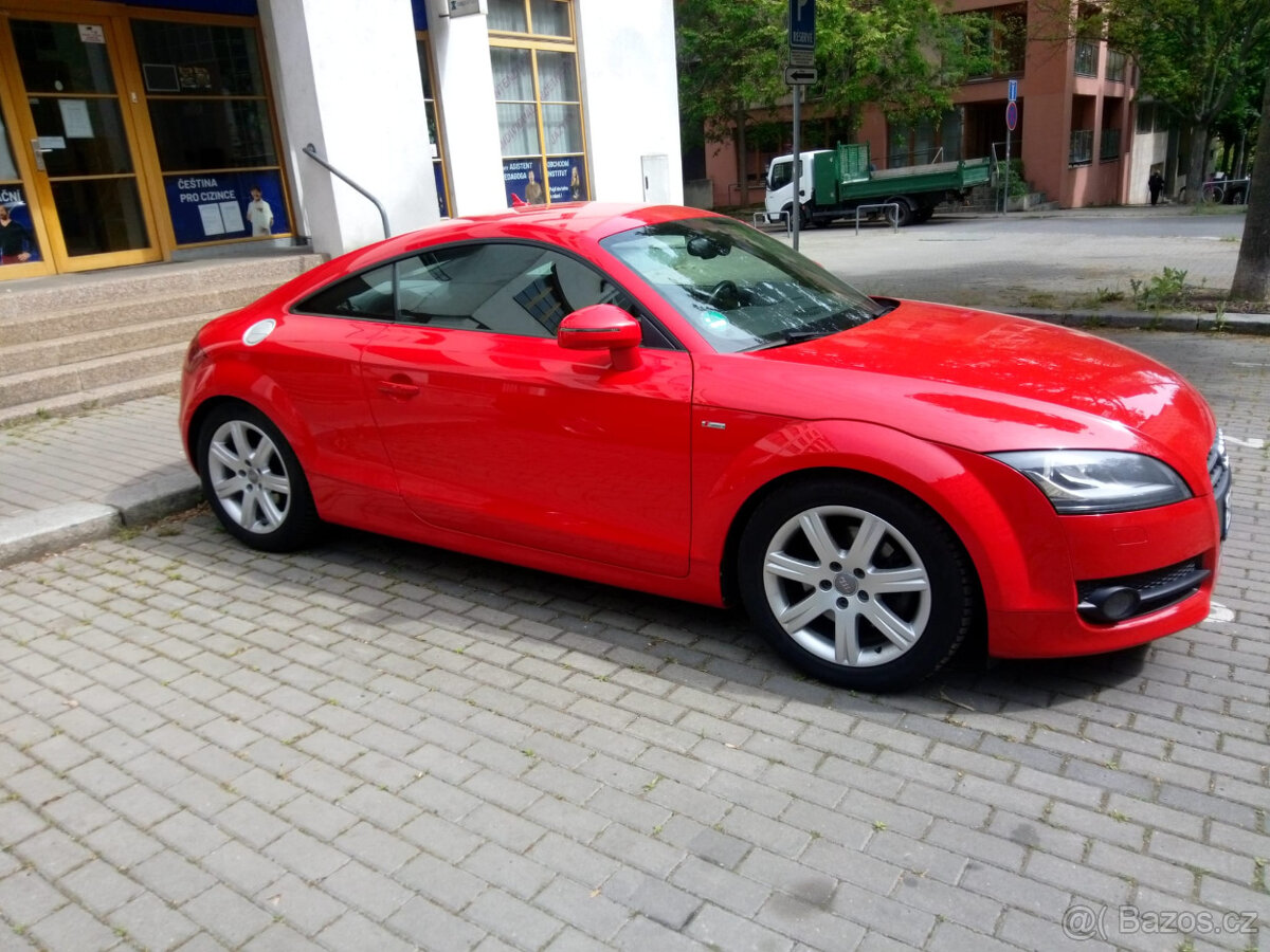 Audi TT2.0 Tfsi 2010 manuál S-Line