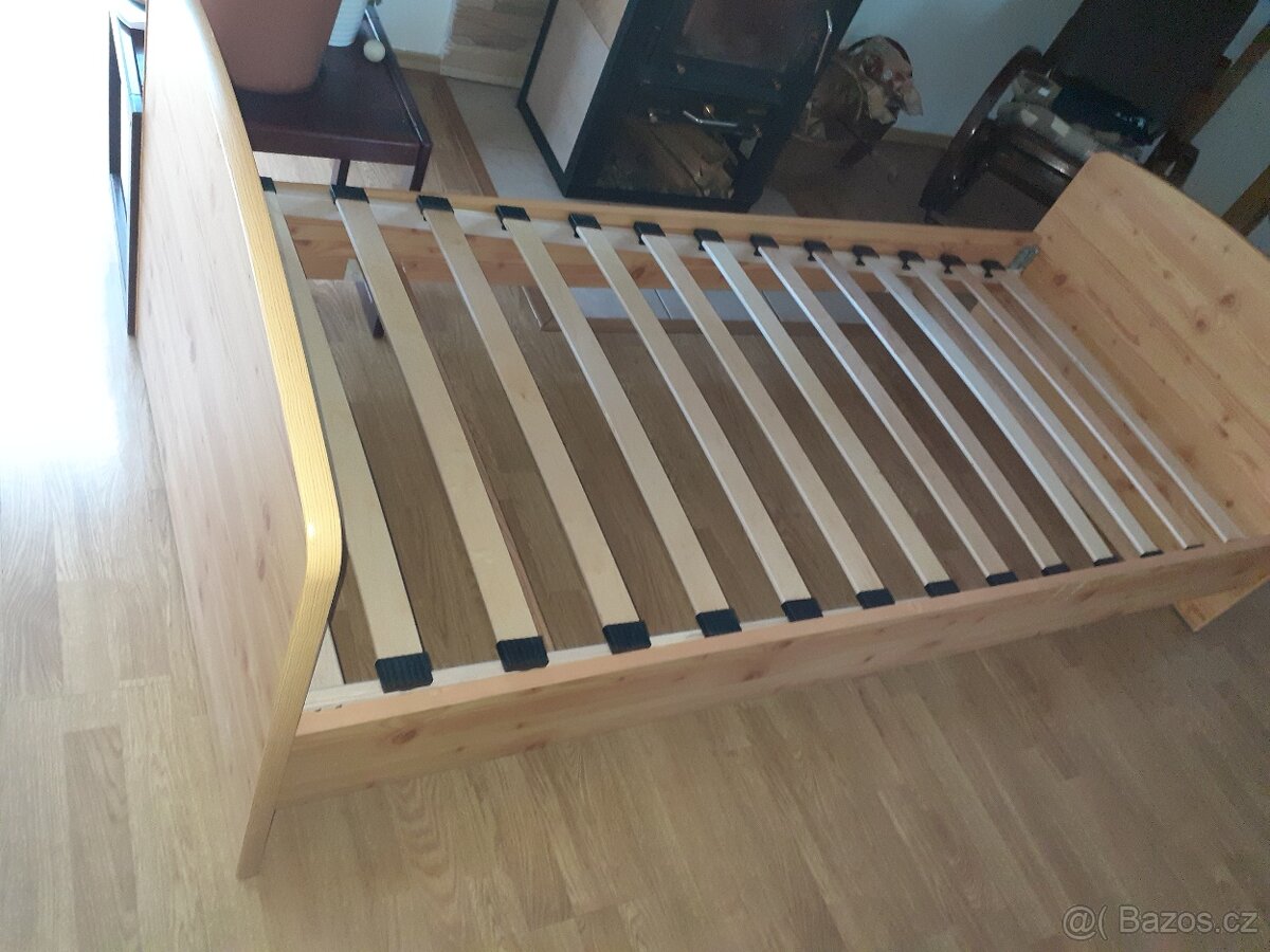 2 postele s lamelovými rošty