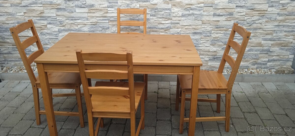 Jídelní dřevěný stůl+4 židle IKEA