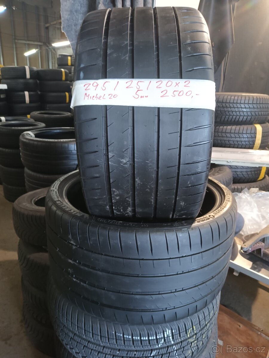 2xletní pneu 295/25/19.Michelin.