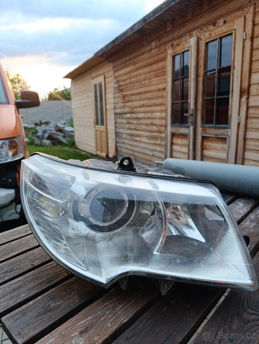 Xenonový světlo - Škoda Superb 2 - pravá strana