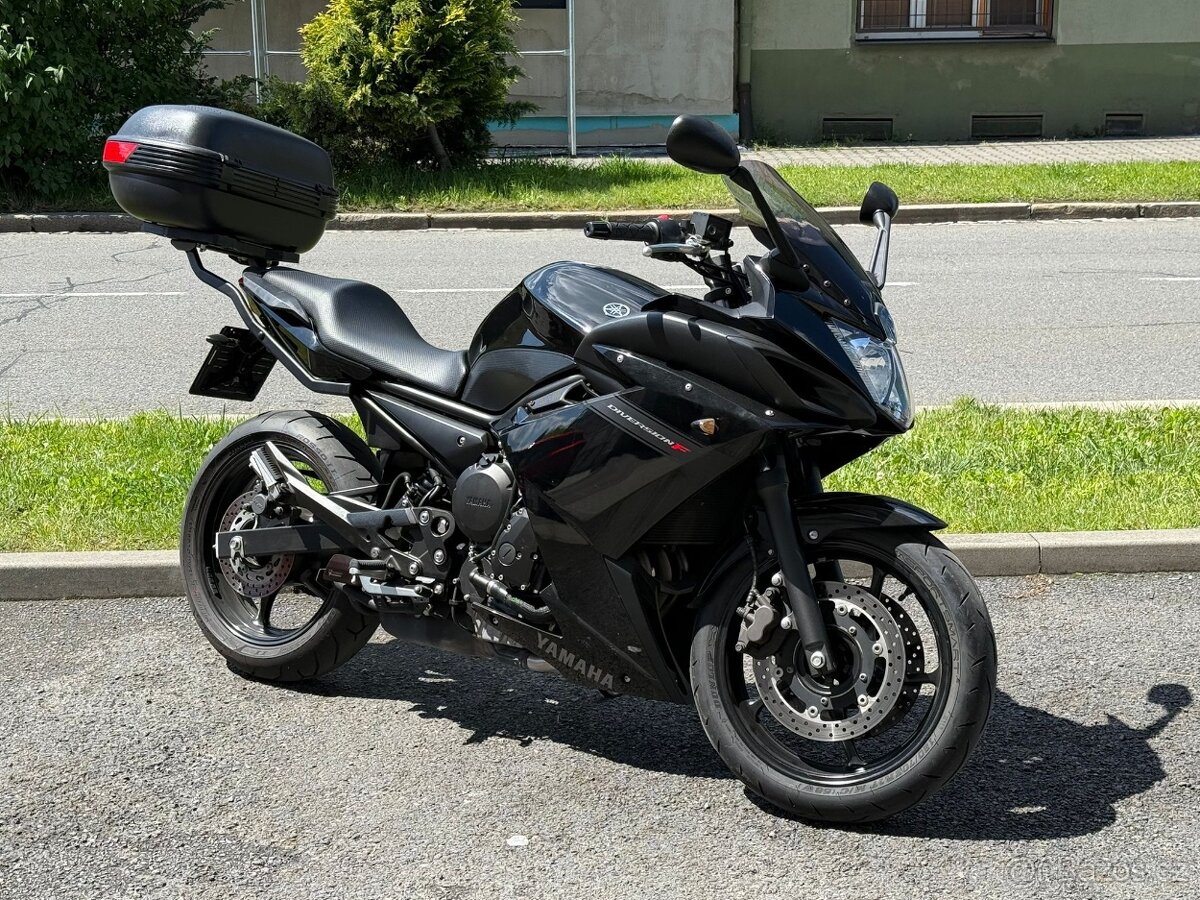 Yamaha XJ6 Diversion, r.v. 2012 - najeto pouze 26 000km
