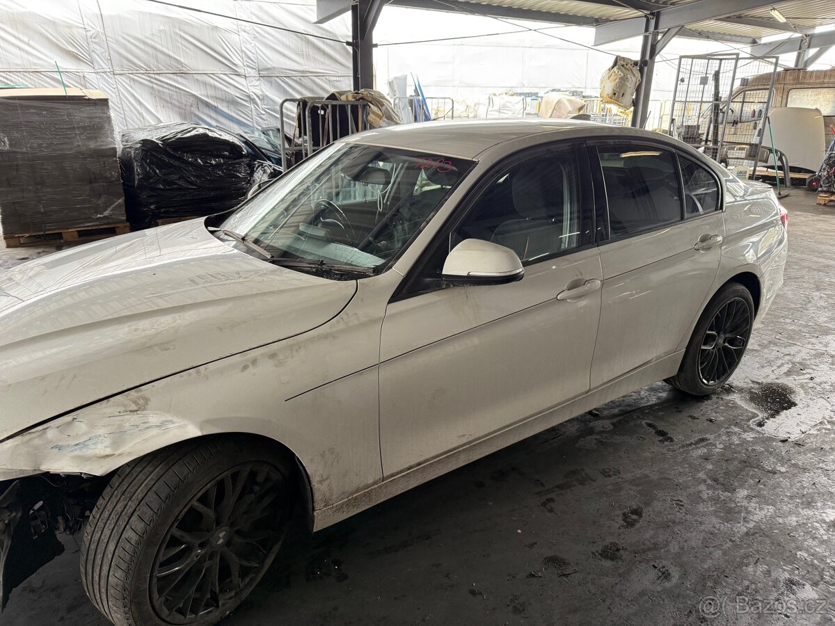 BMW F30 320i 2013 N20B20a 135kW Alpinweiss