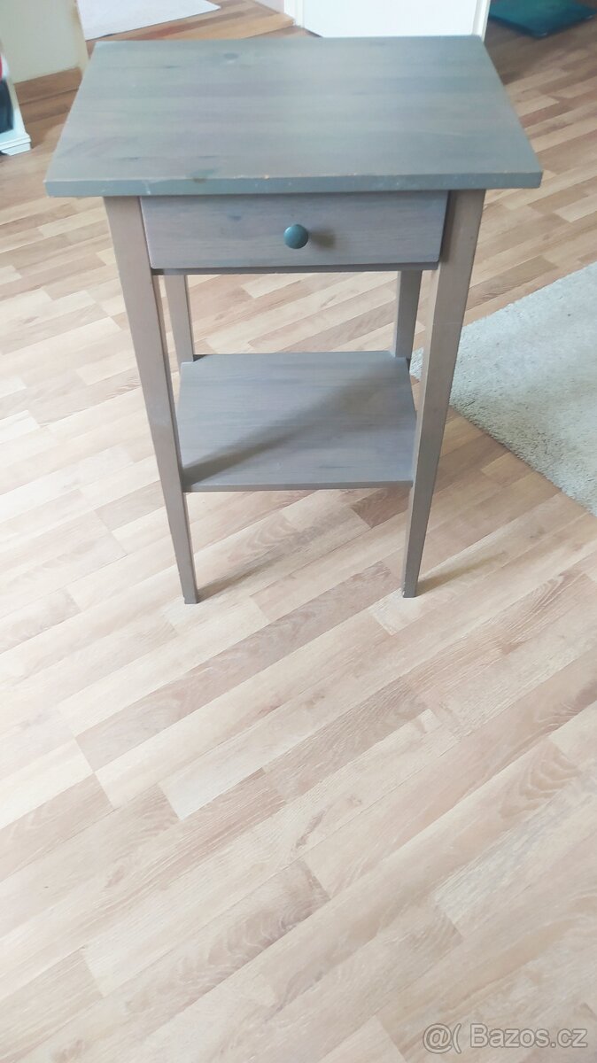 Noční stolek Ikea