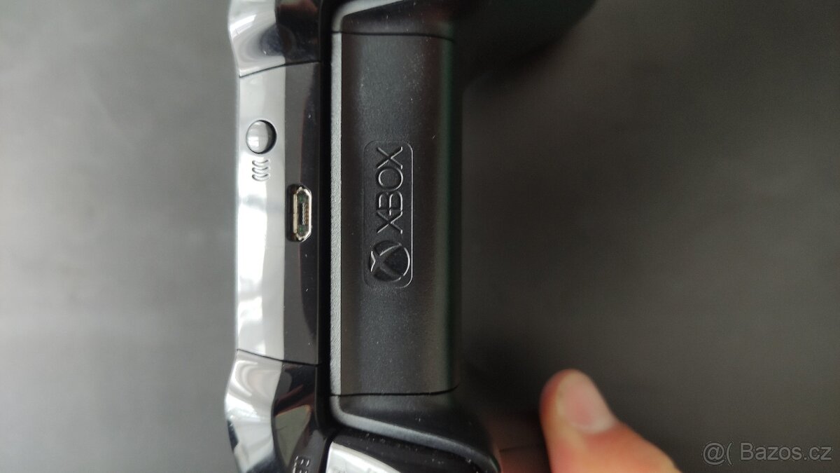 Xbox One X 1TB + Kinect 2 + Forza Hry + Ovladač + Adaptér +