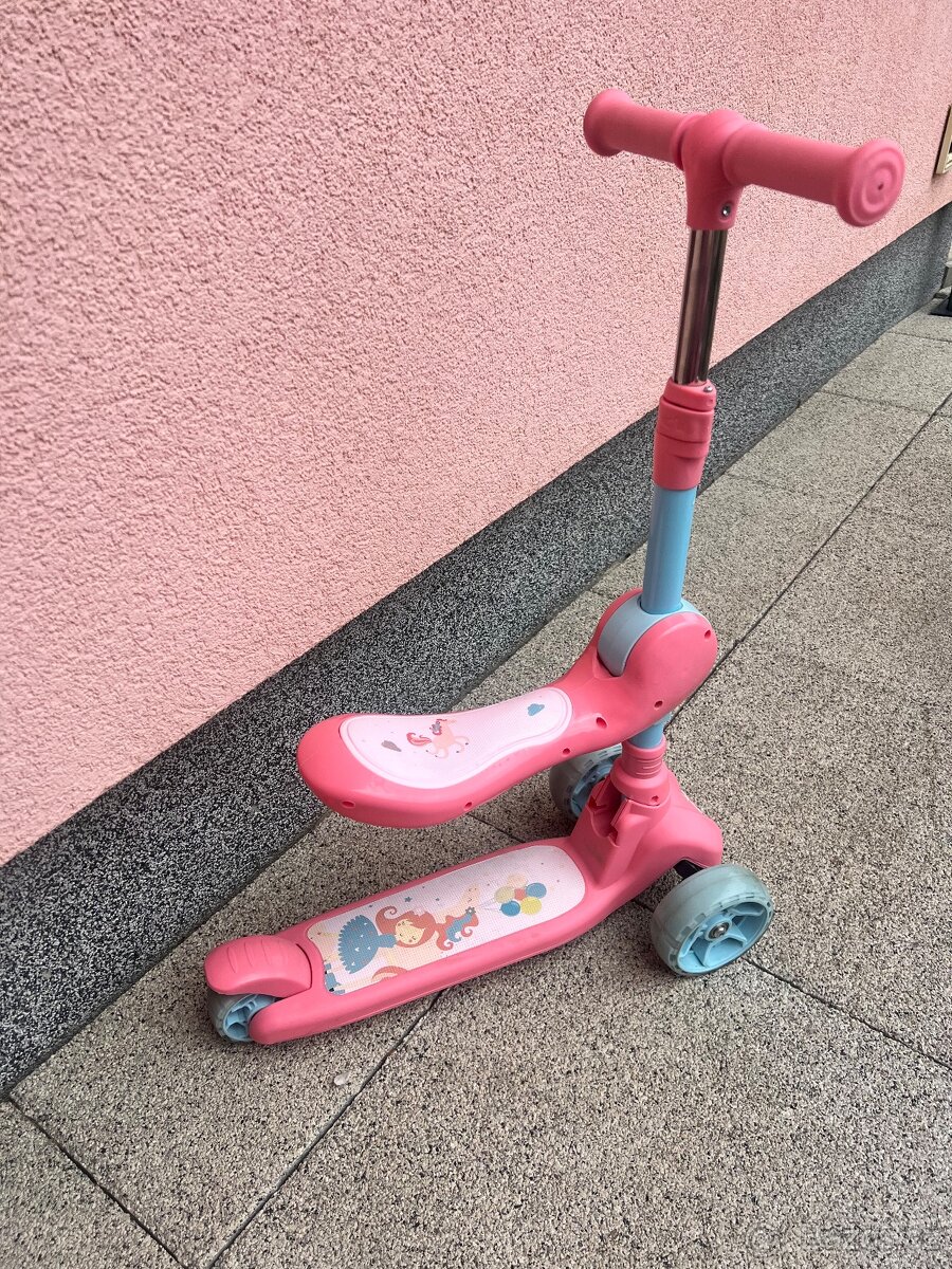 Koloběžka pro děti, se svítícíma kolečkama - Praha