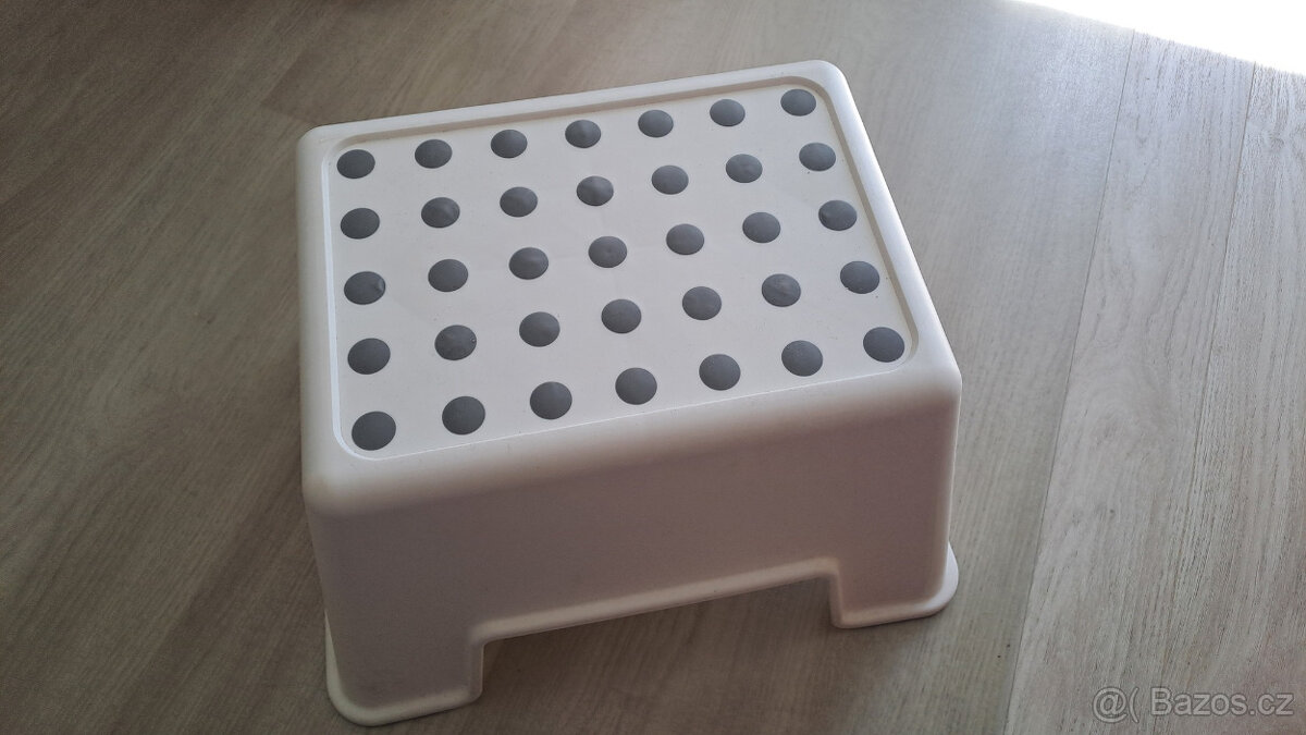 Stupínek IKEA Bolmen