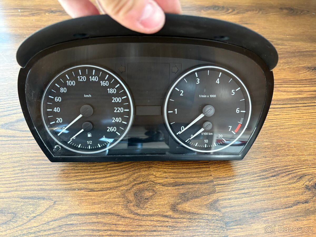 Budíky benzín Bmw 3 E90