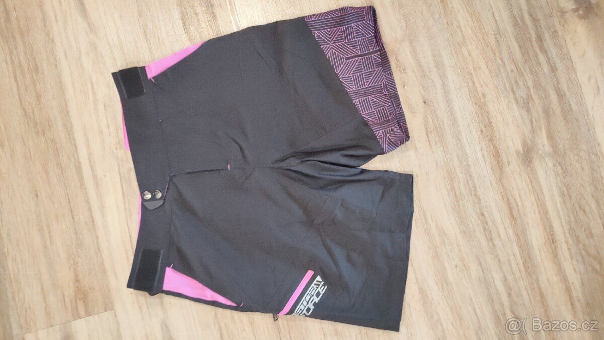Dámské cyklistické kraťasy vel. M s vložkou