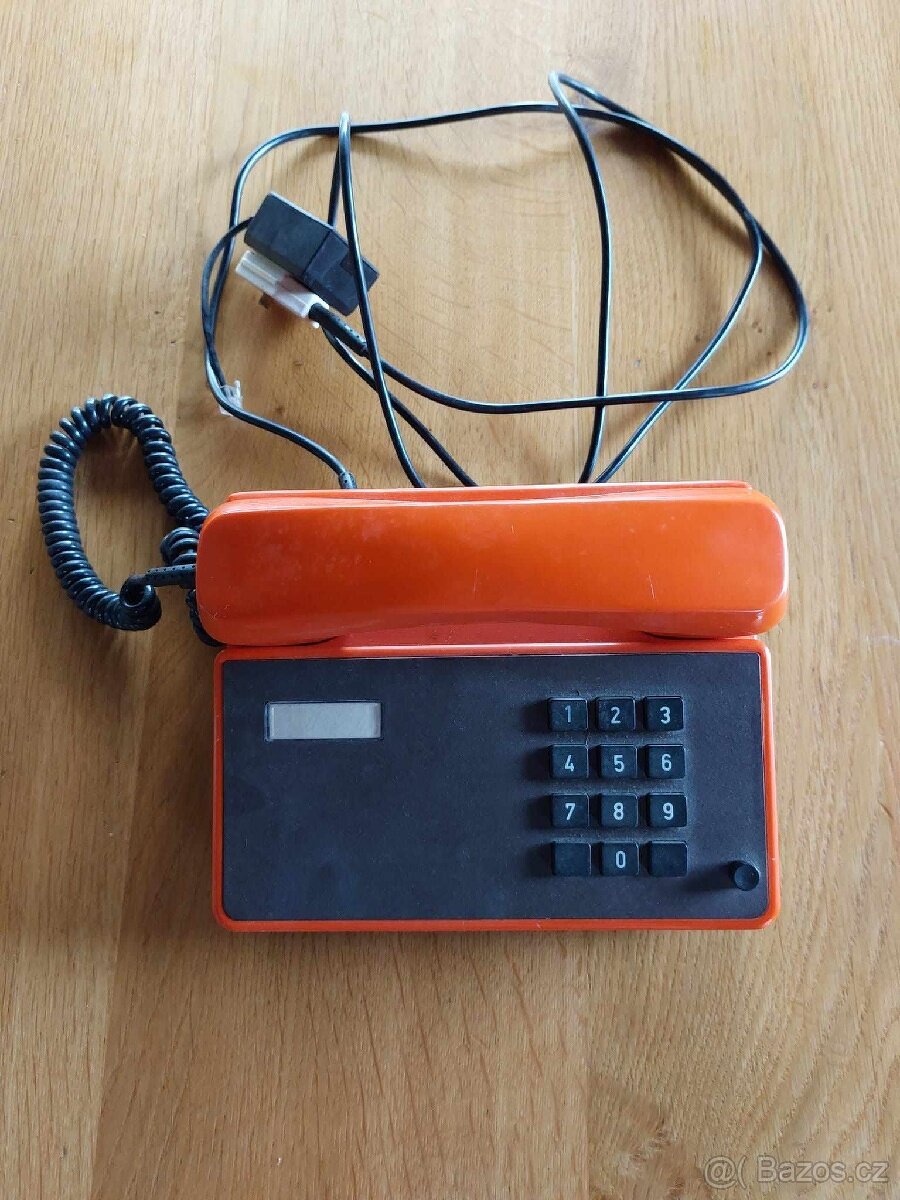 Retro telefony + Hodinky + tlačítkový telefon NOKIA