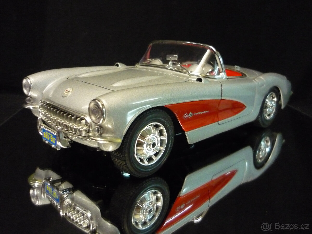 Chevrolet Corvette 1957 stříbrný Bburago 1/18
