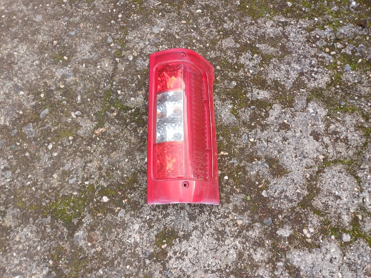 Pravé zadní světlo na Peugeot Boxer