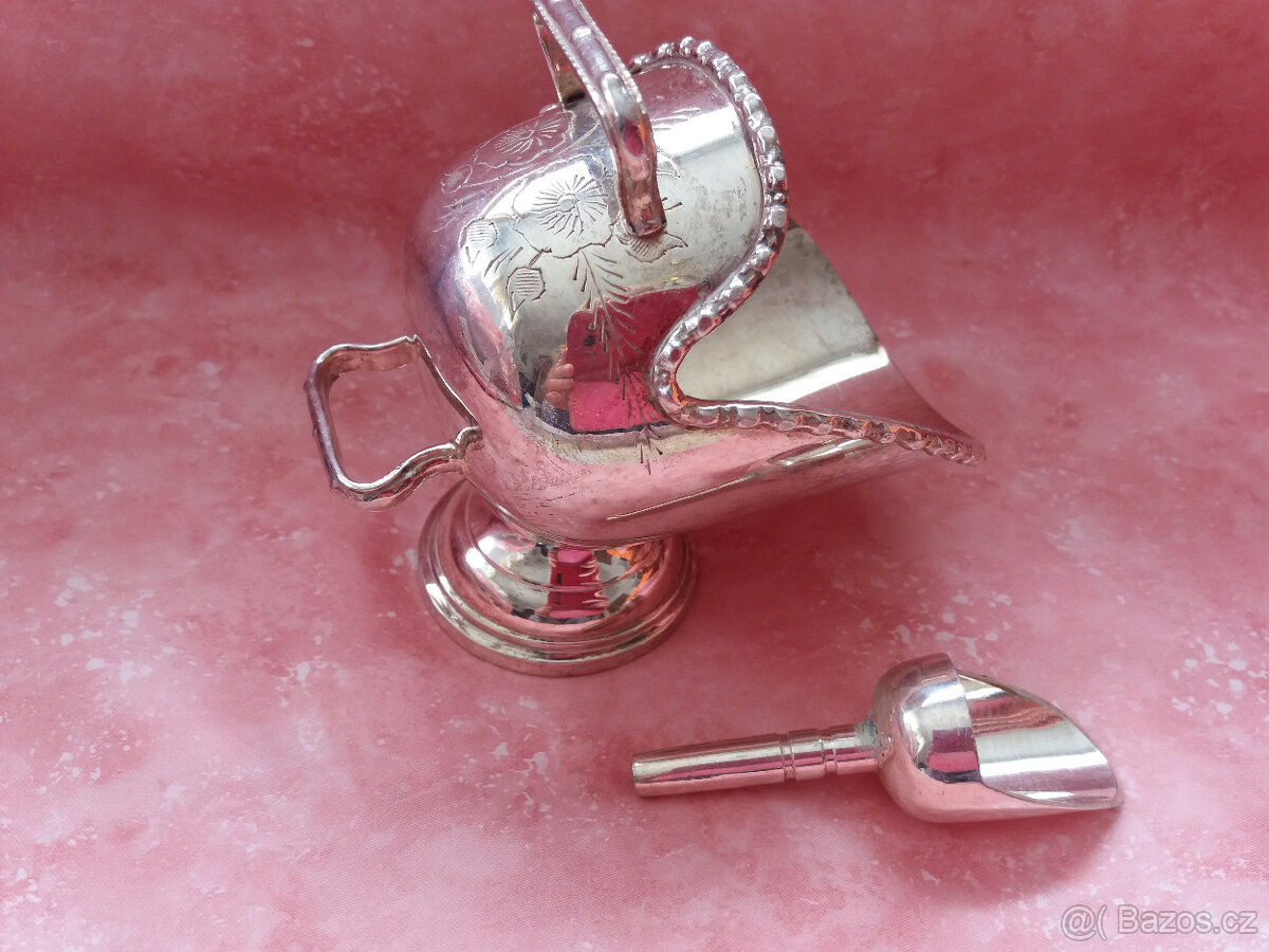 Alpaka cukřenka s naběrátkem.