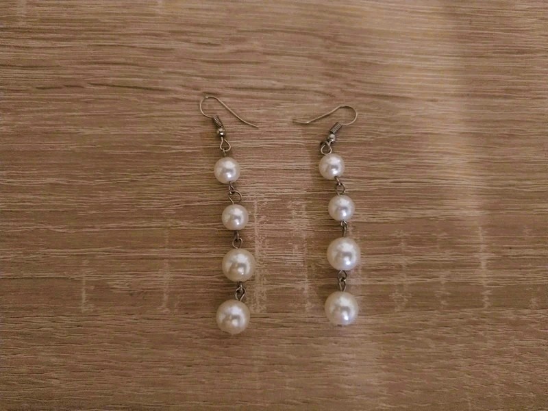 Bílé perleťové náušnice, vhodné i na svatbu