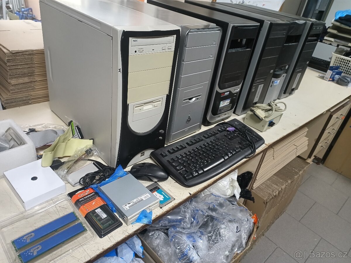 Prodám sadu stolních počítačů dle foto jako celek LEVNĚ