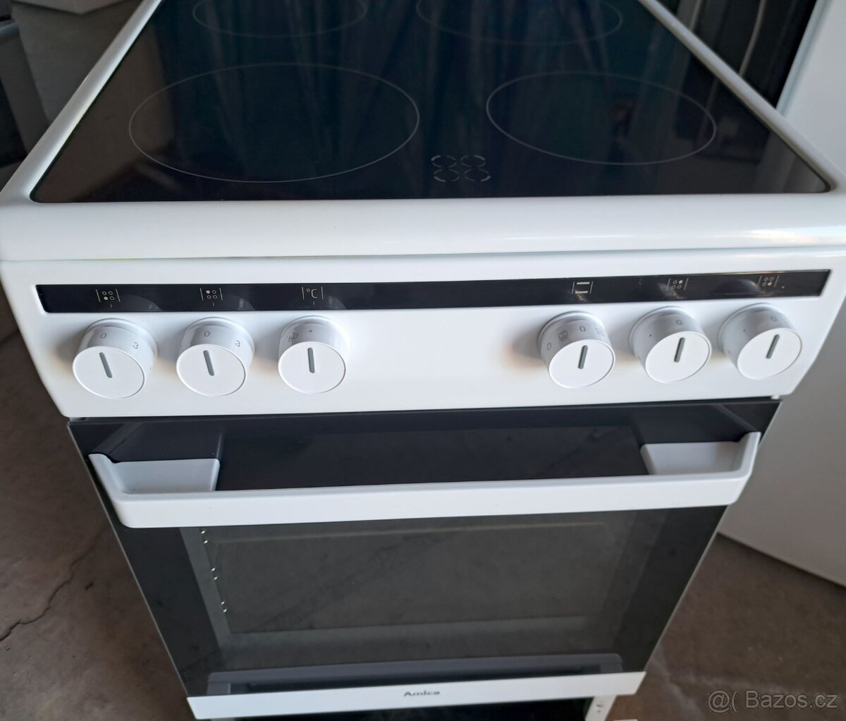 AMICA sklokeramický sporák, SHC 11542 W.