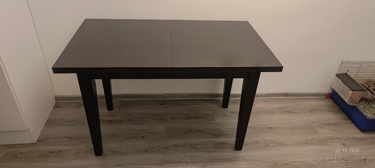 Jidelní stůl rozkládací