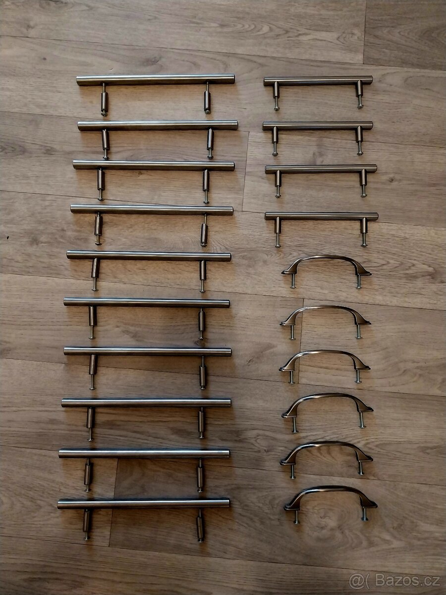 Kovové nábytkové úchytky.