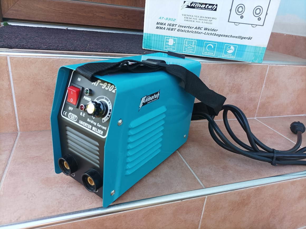 Invertorová elektrodová svářečka Armateh AT-9302