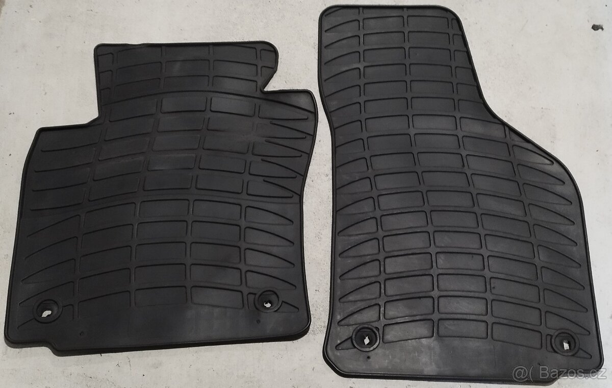 Prodám  sadu gumových autokoberců ŠKODA OKTAVIA - 2