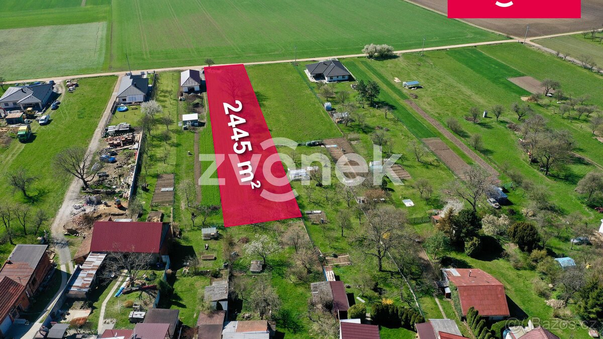 Téměř rovinatý stavební pozemek v příjemném a klidném pro...