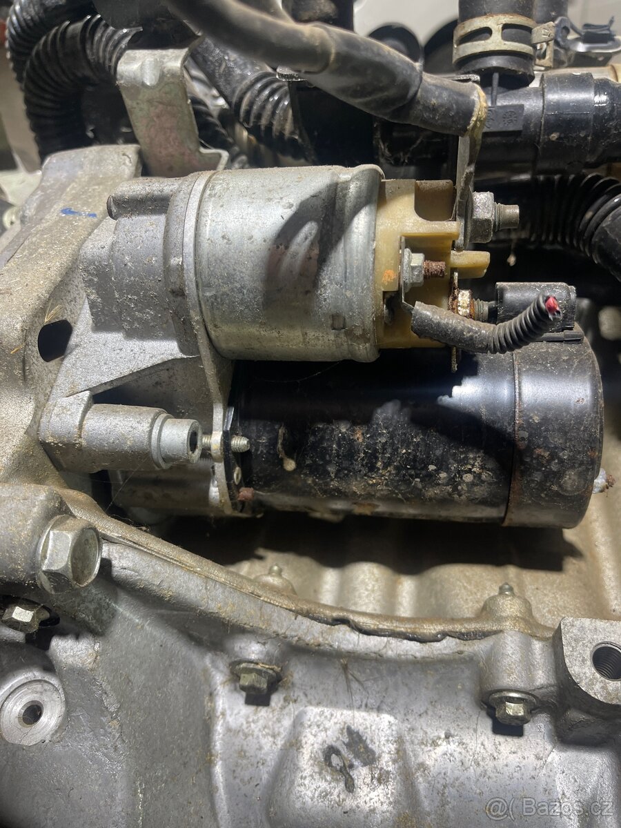 Startér na motor 8HT