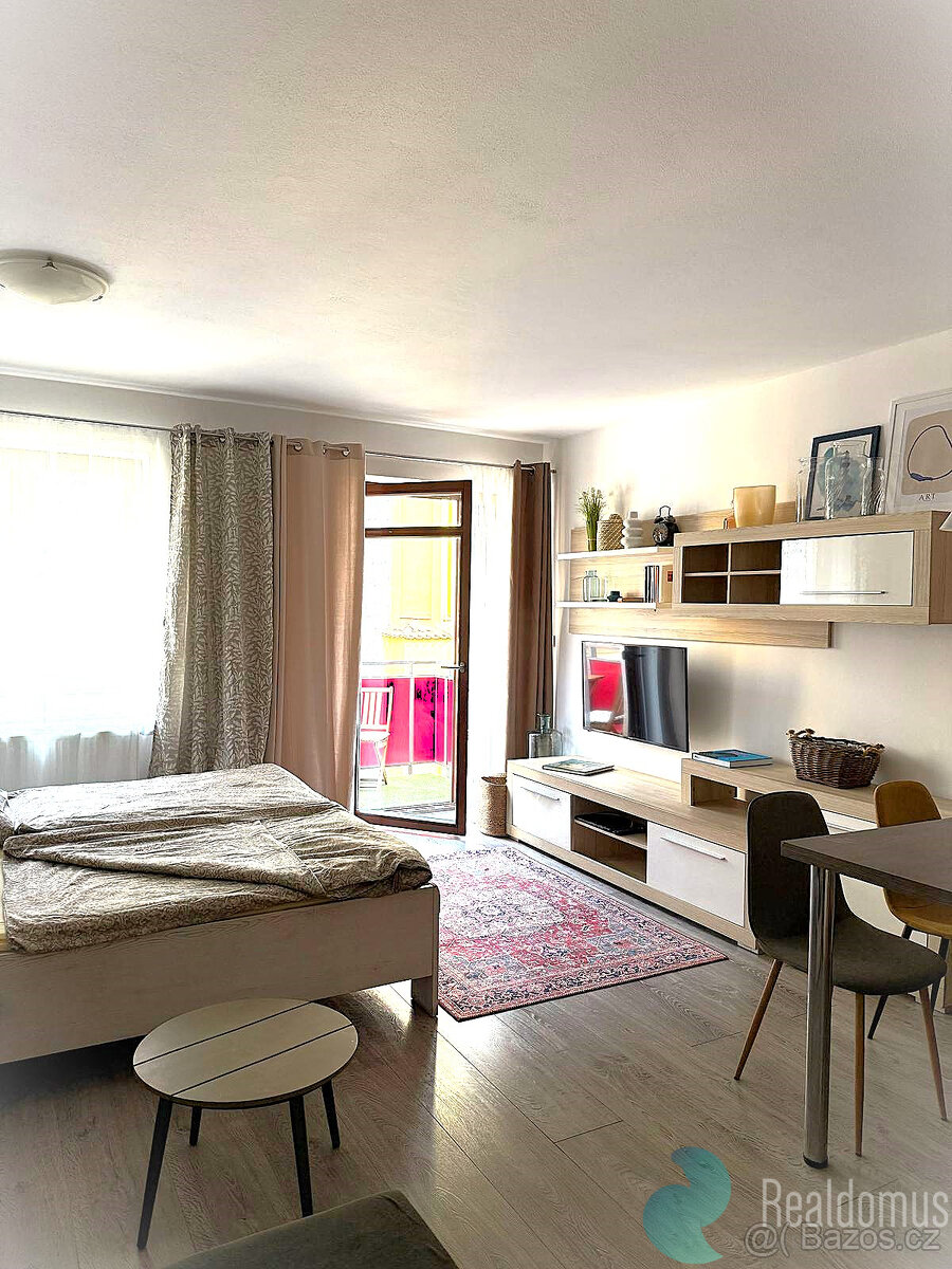 Pronájem, 1+kk, balkon, centrum, Hluboká nad Vltavou