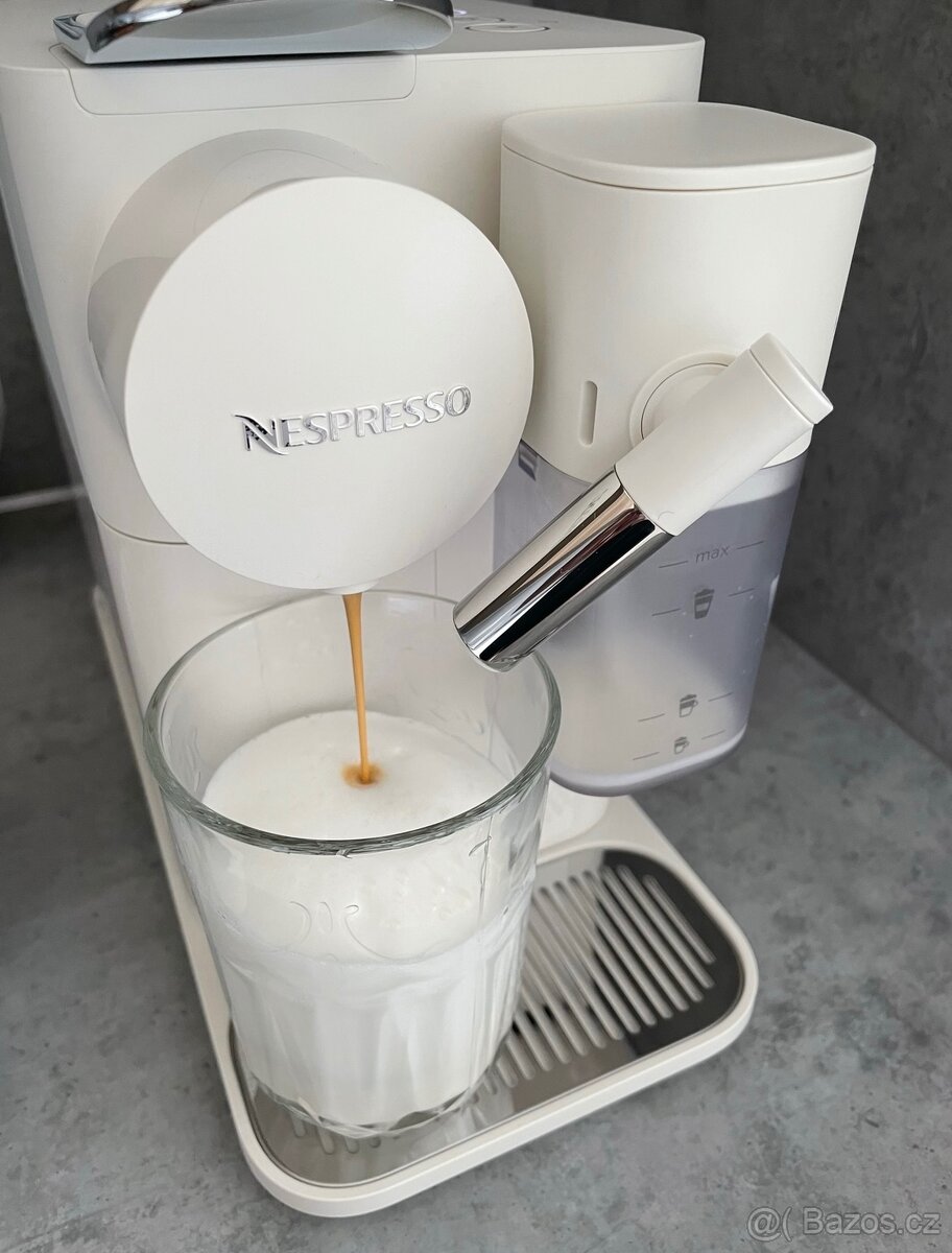 Kávovar Delongi Nespresso Lattistima one