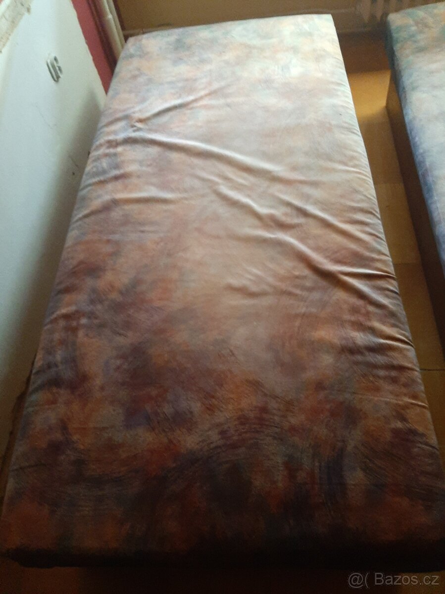 Daruji dvě válendy s úložným prostorem