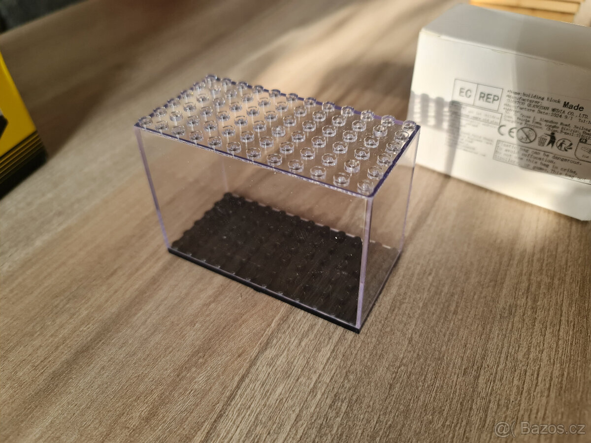 Průhledné střední " Lego " boxy na vystavění panáčků