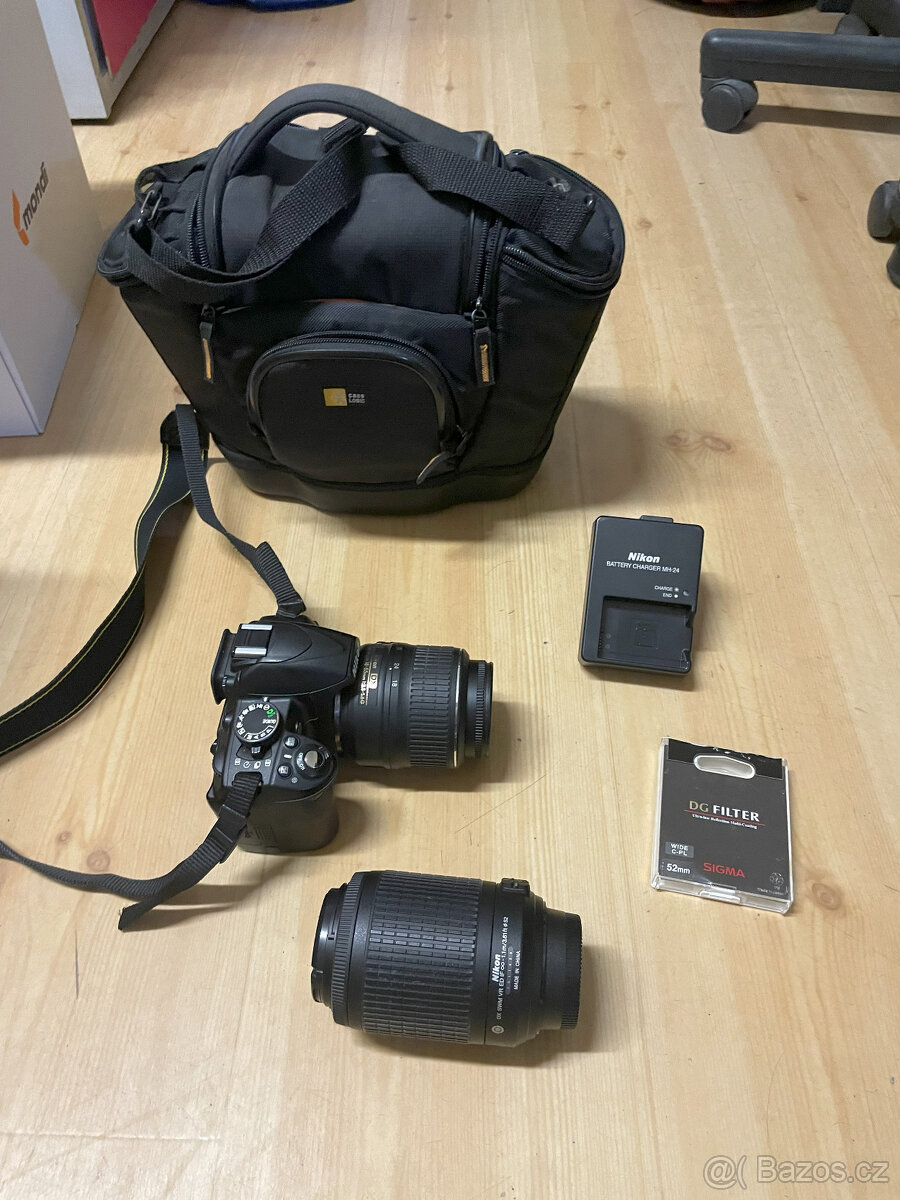 2x Objektiv, Fotoaparát-digitální zrcadlovka; Brašna, Kniha.