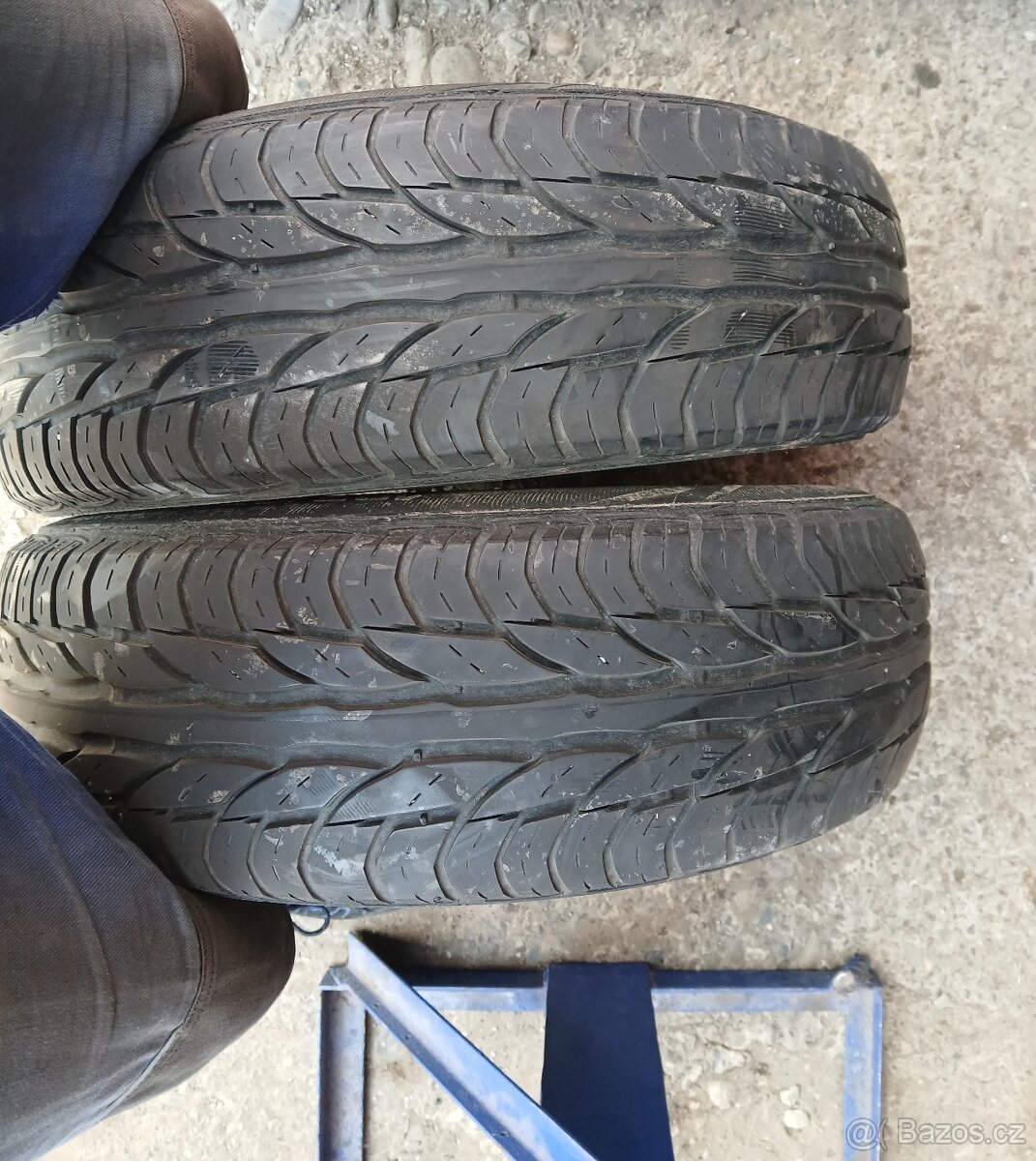 dve letni gumy 195/65 R15 s dezenem 4,5mm