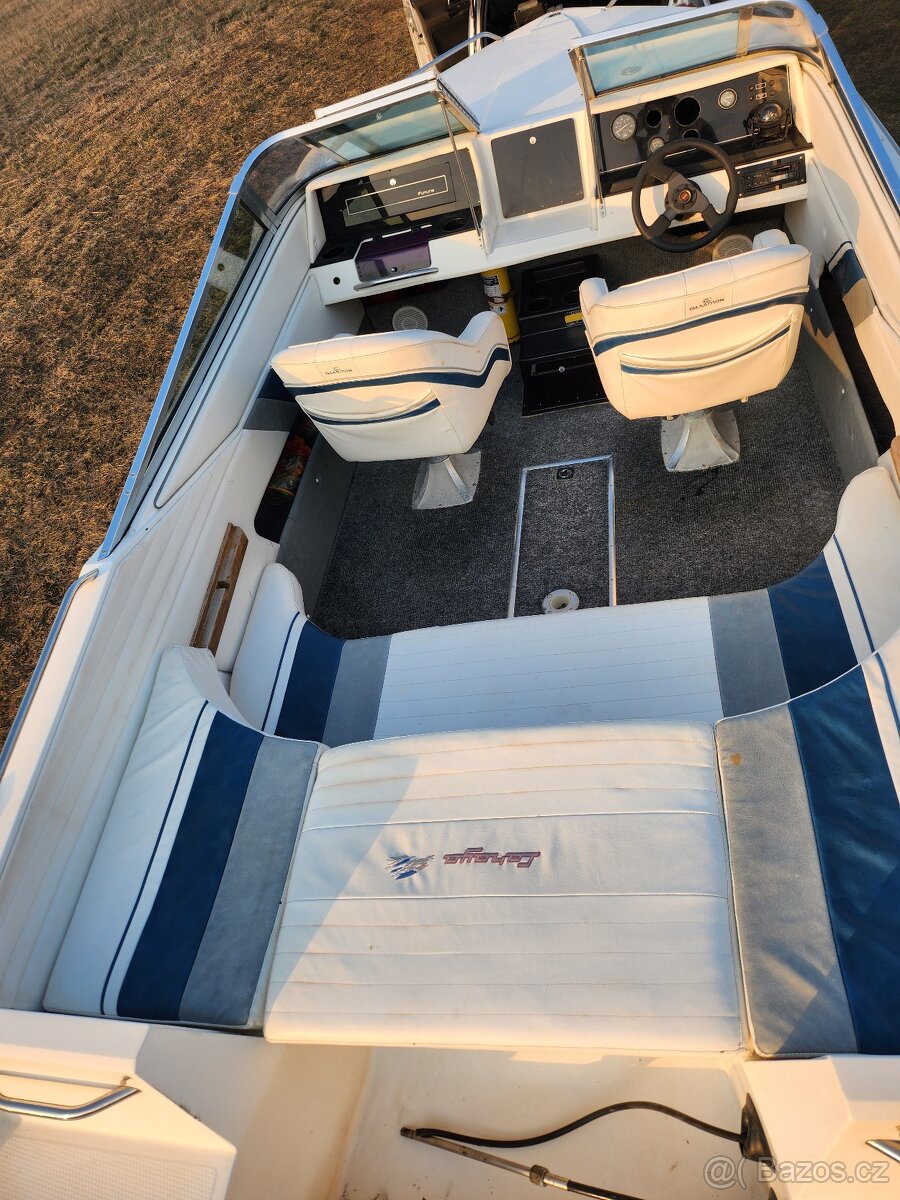 Lod Glastron 5.7x2.4m závěsný.motor, vlek, motor