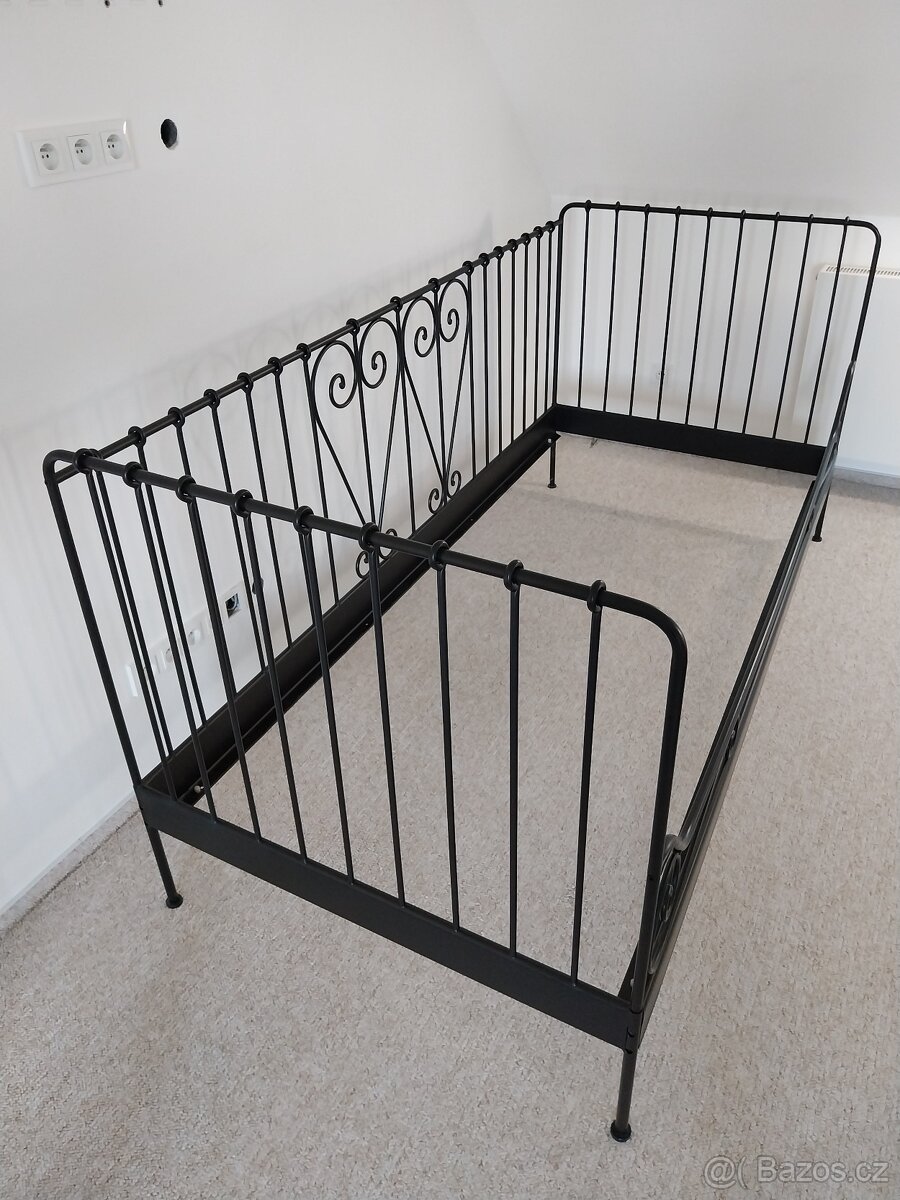 Černá kovová postel Ikea Meldal
