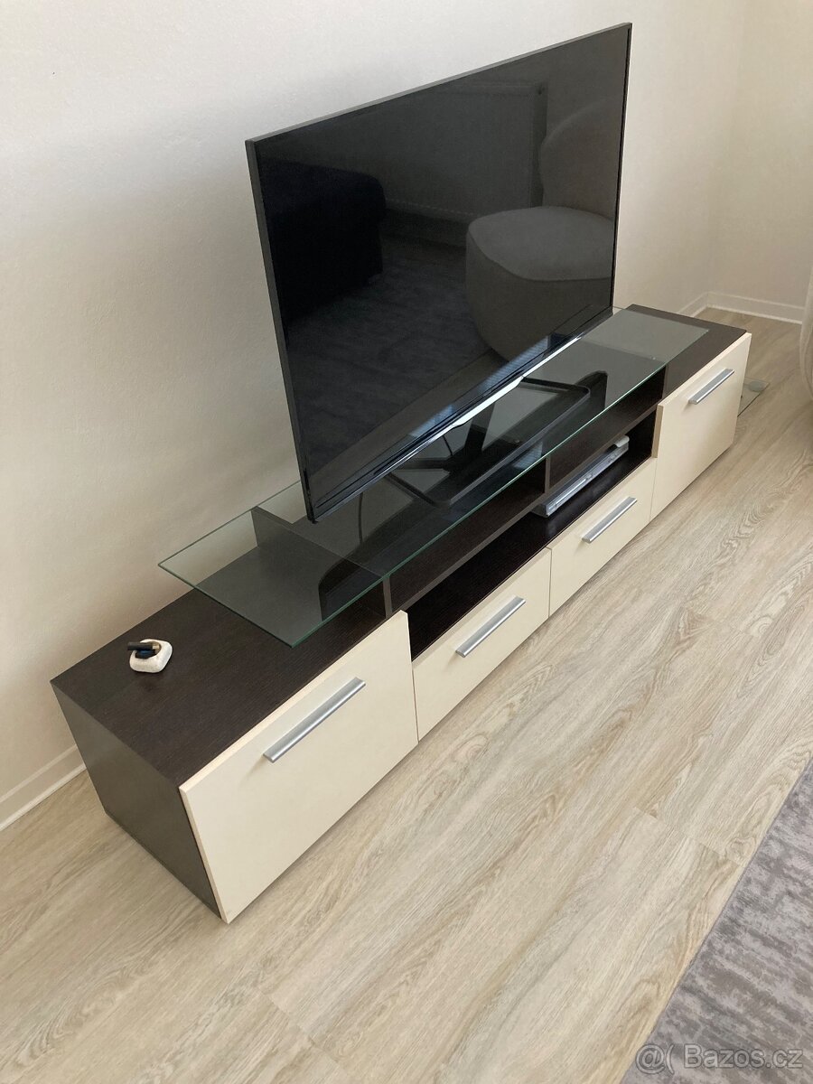 Obývací stěna na TV