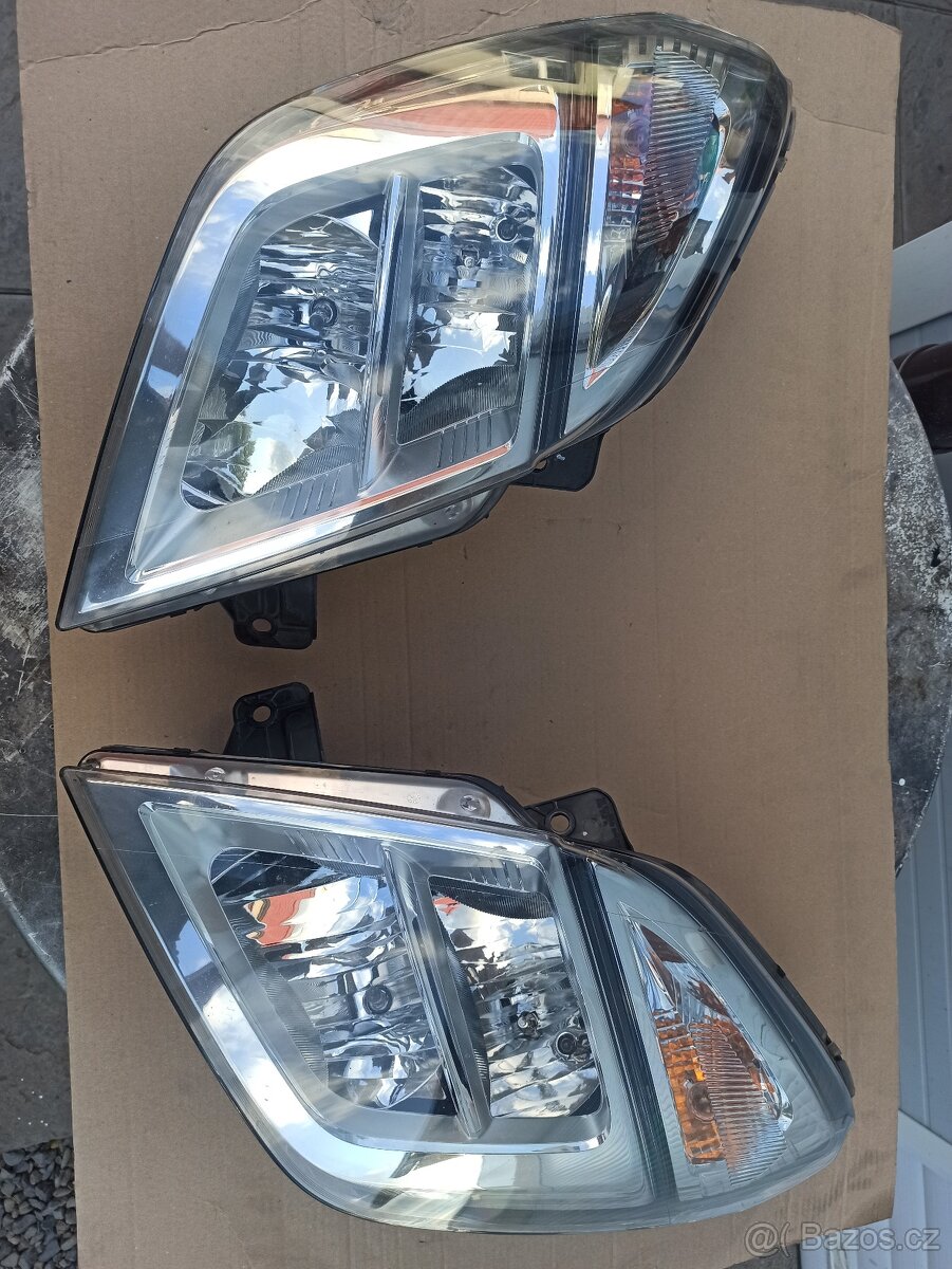NISSAN NV400 světla