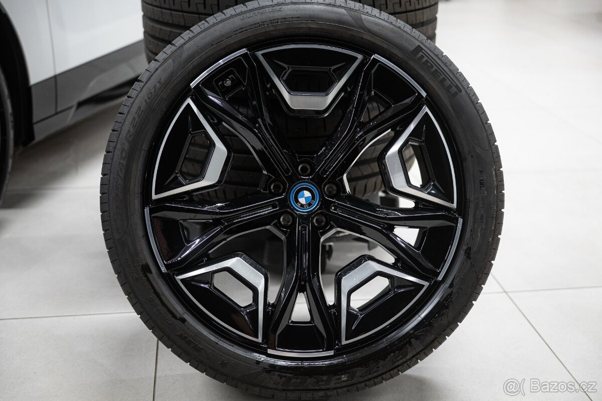 ORIGINÁLNÍ ALU KOLA BMW iX 275/40 R22 + LETNÍ PNEU