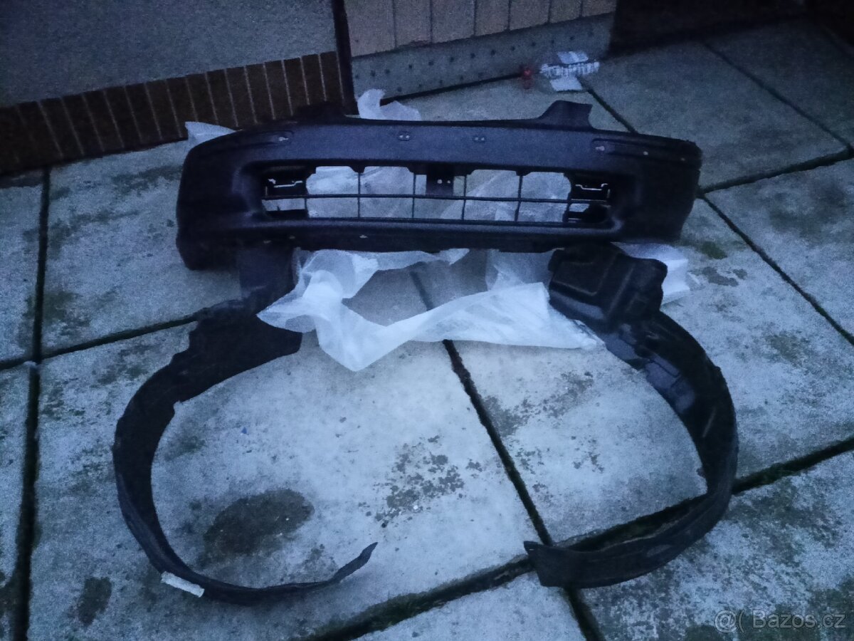 Prodám přední nárazník+ podběhy Honda Civic 6g