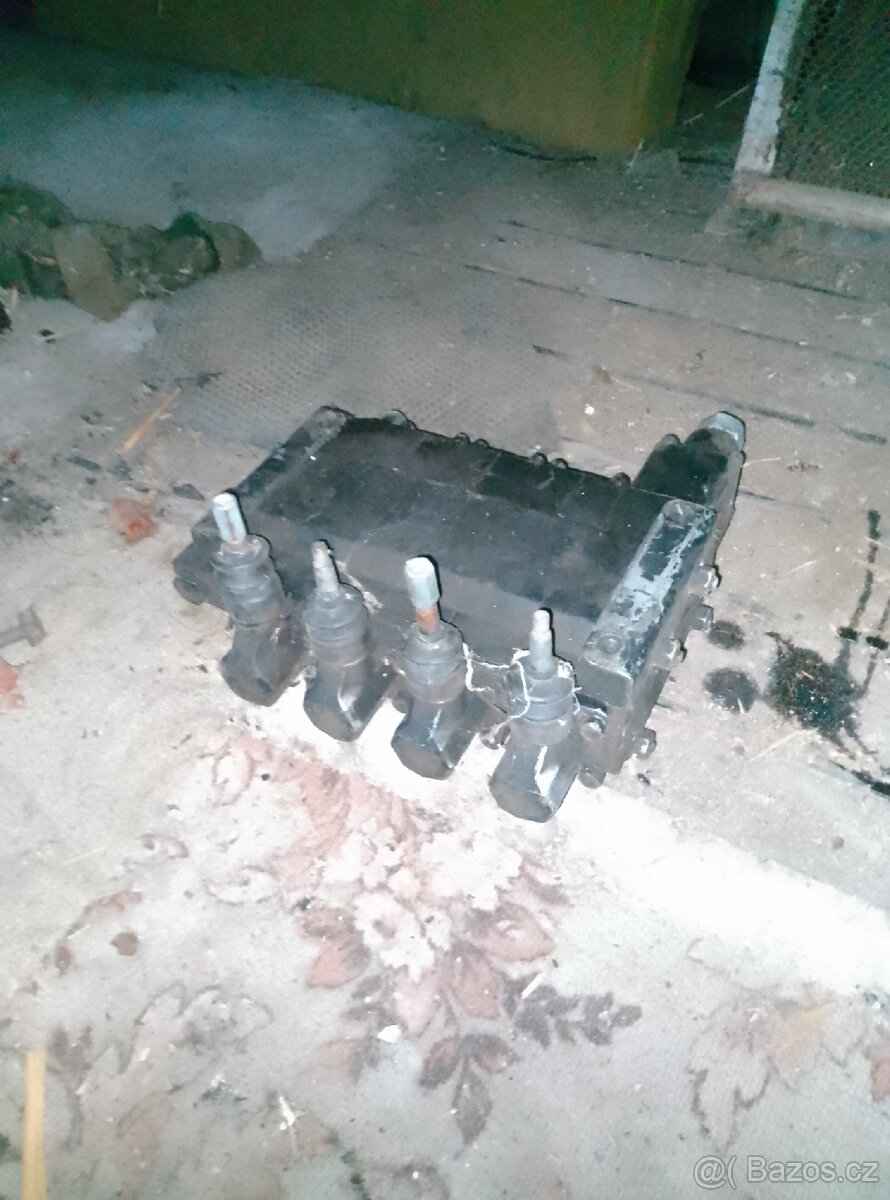 Hydraulický rozvaděč