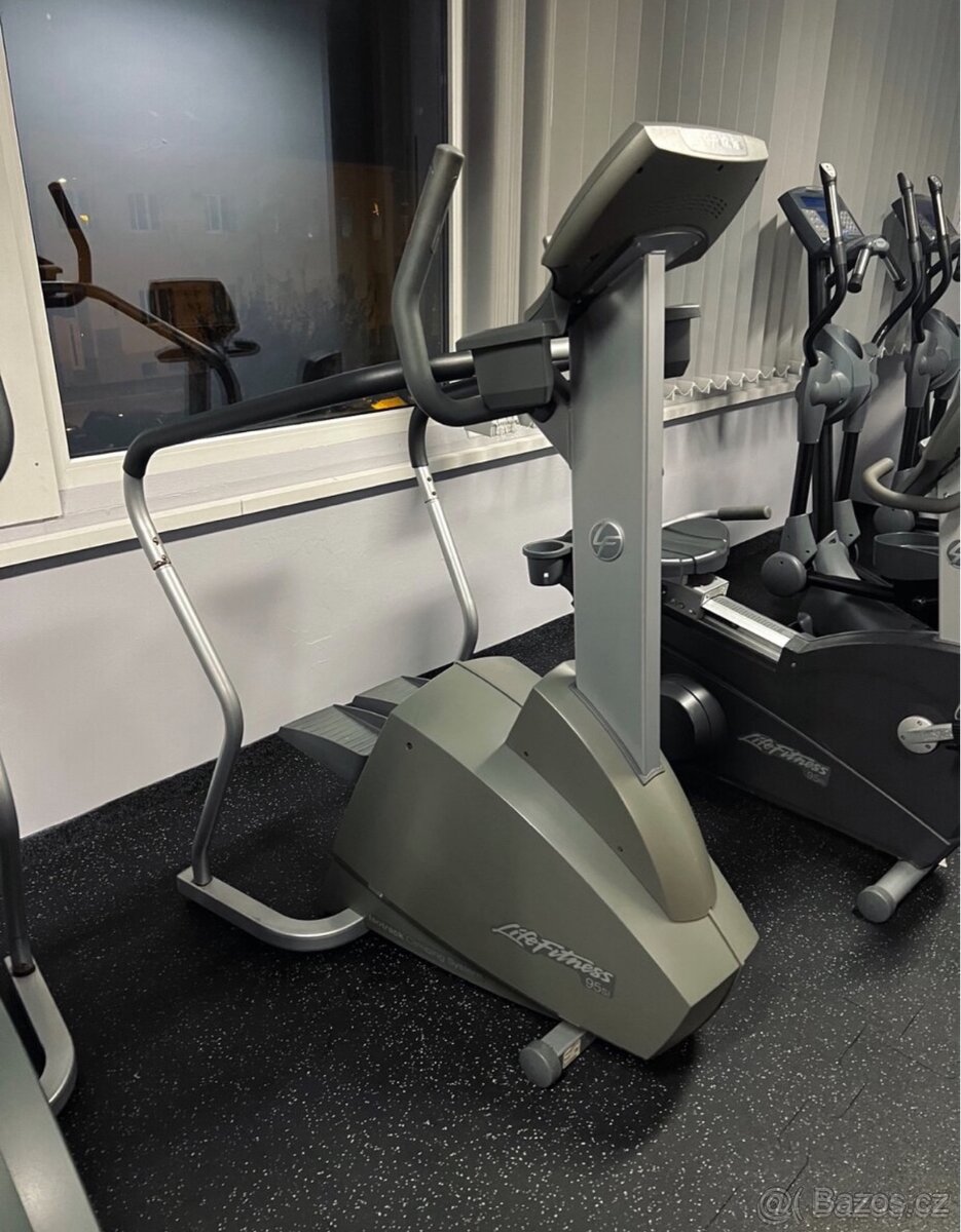Profi Stepper LIFE FITNESS 95 SI Šedý 26 motivačních cvičení