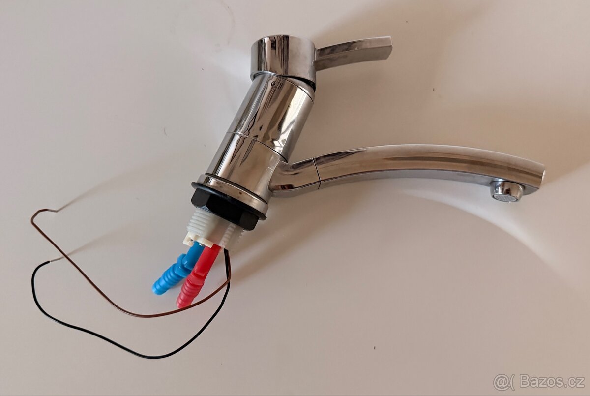 🚐 Vodovodní baterie s mikrospínačem 12 V