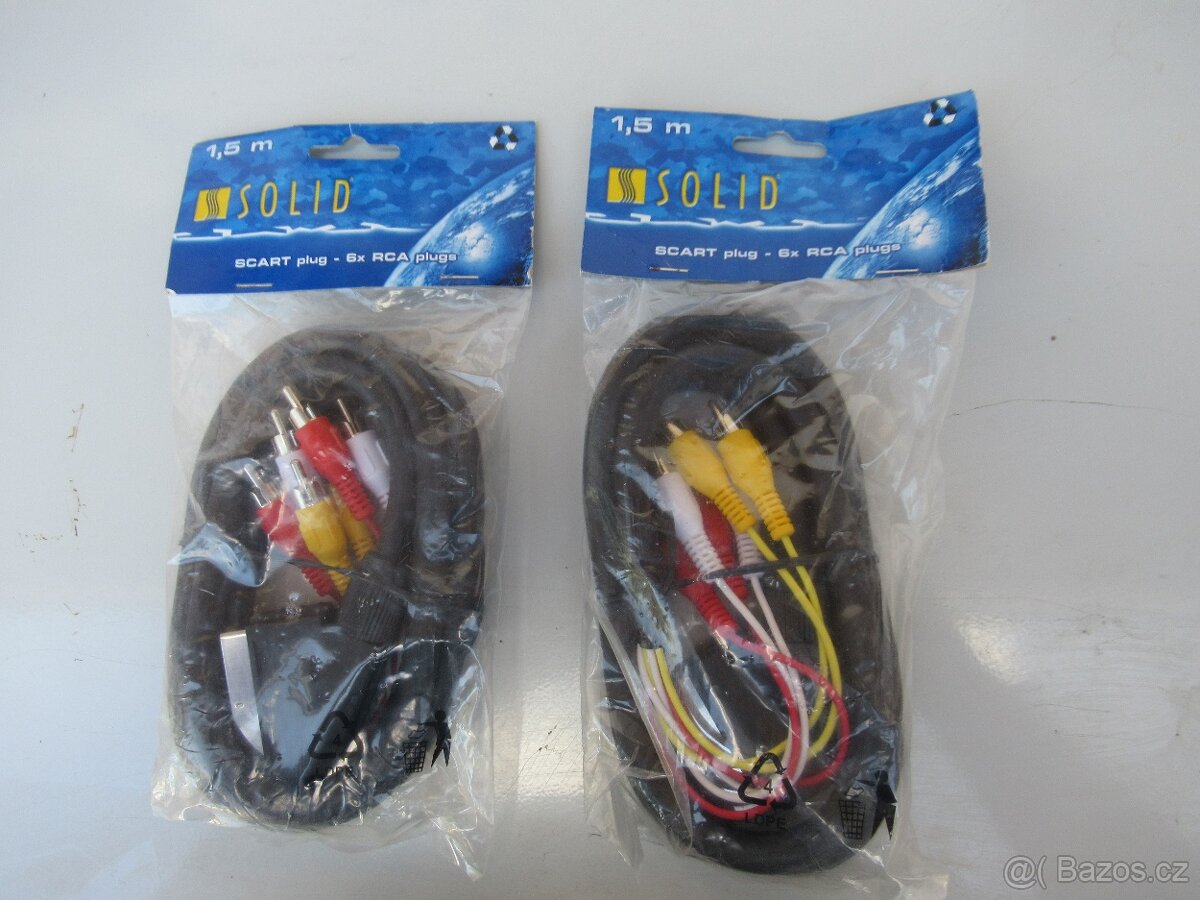 Propojovací kabely a konektory cinch a scart + síťové šňůry.