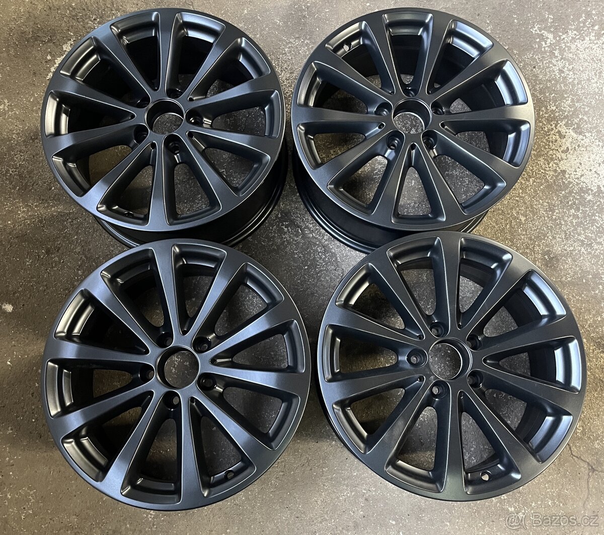 Kola Mercedes Benz 17