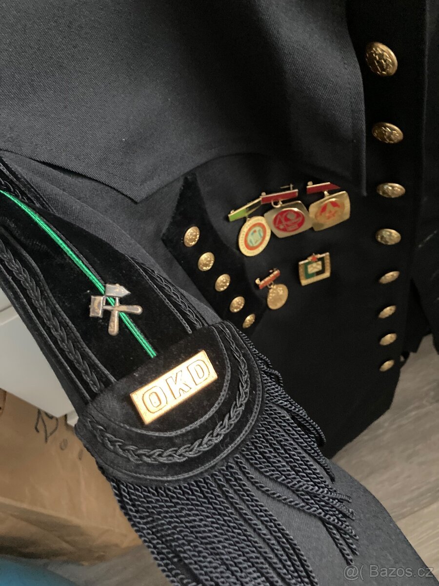 Hornické uniformy a medaile