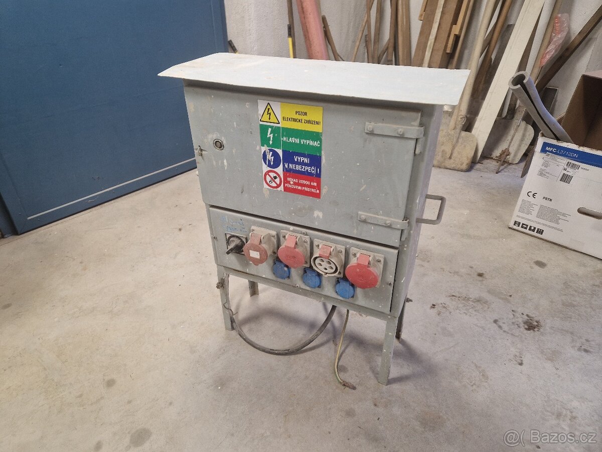 Stavební rozvaděč + kabel