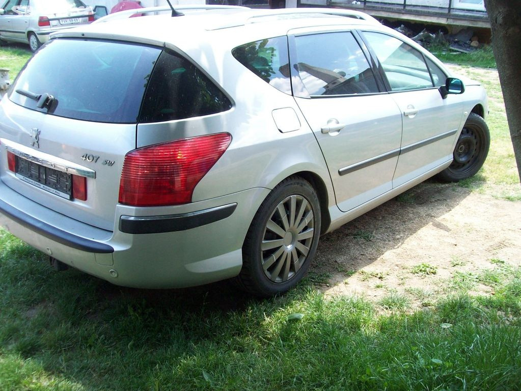 PRODAM DILY NA PEUGEOT 407 SW  1,6HDI-2,2 i-2,2HDI