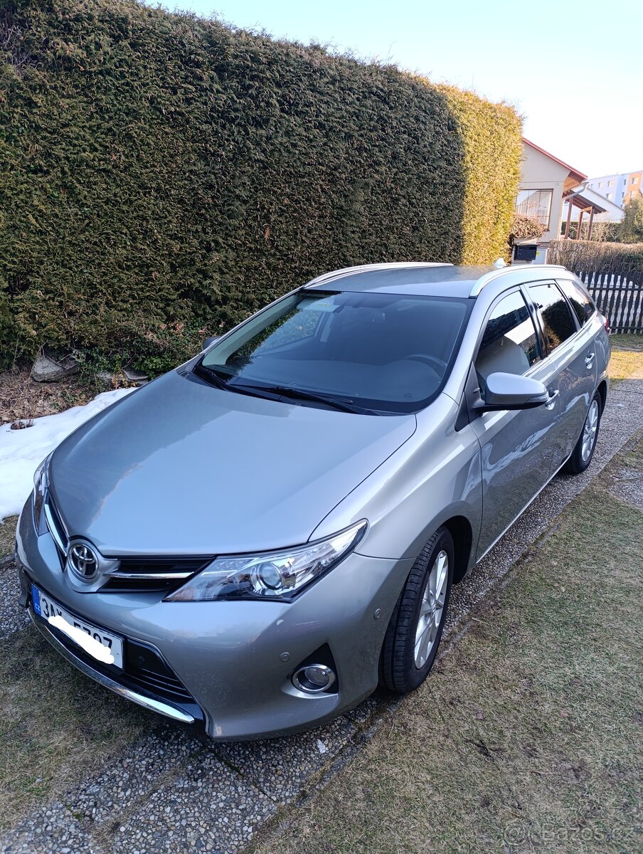 Toyota Auris,1,6,97kw,151000km,2014